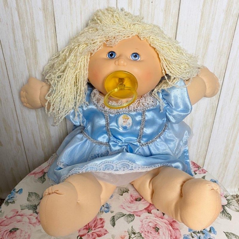 Authentic Hasbro first edition cabbage patch doll